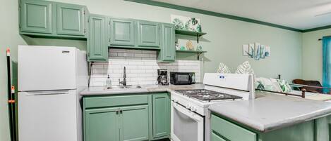 Fridge, microwave, oven, stovetop