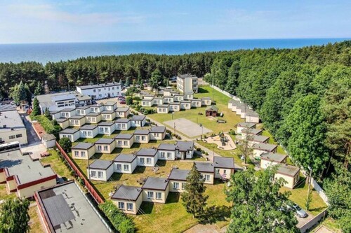 Single-story holiday homes close to the beach