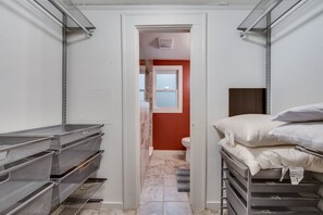 2 bedrooms, desk, iron/ironing board, travel cot