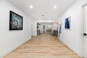 Interior - Forest Hill Family Hideaway- 4-Bed Retreat (Dallas)