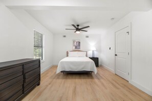 4 bedrooms, desk, iron/ironing board, travel cot