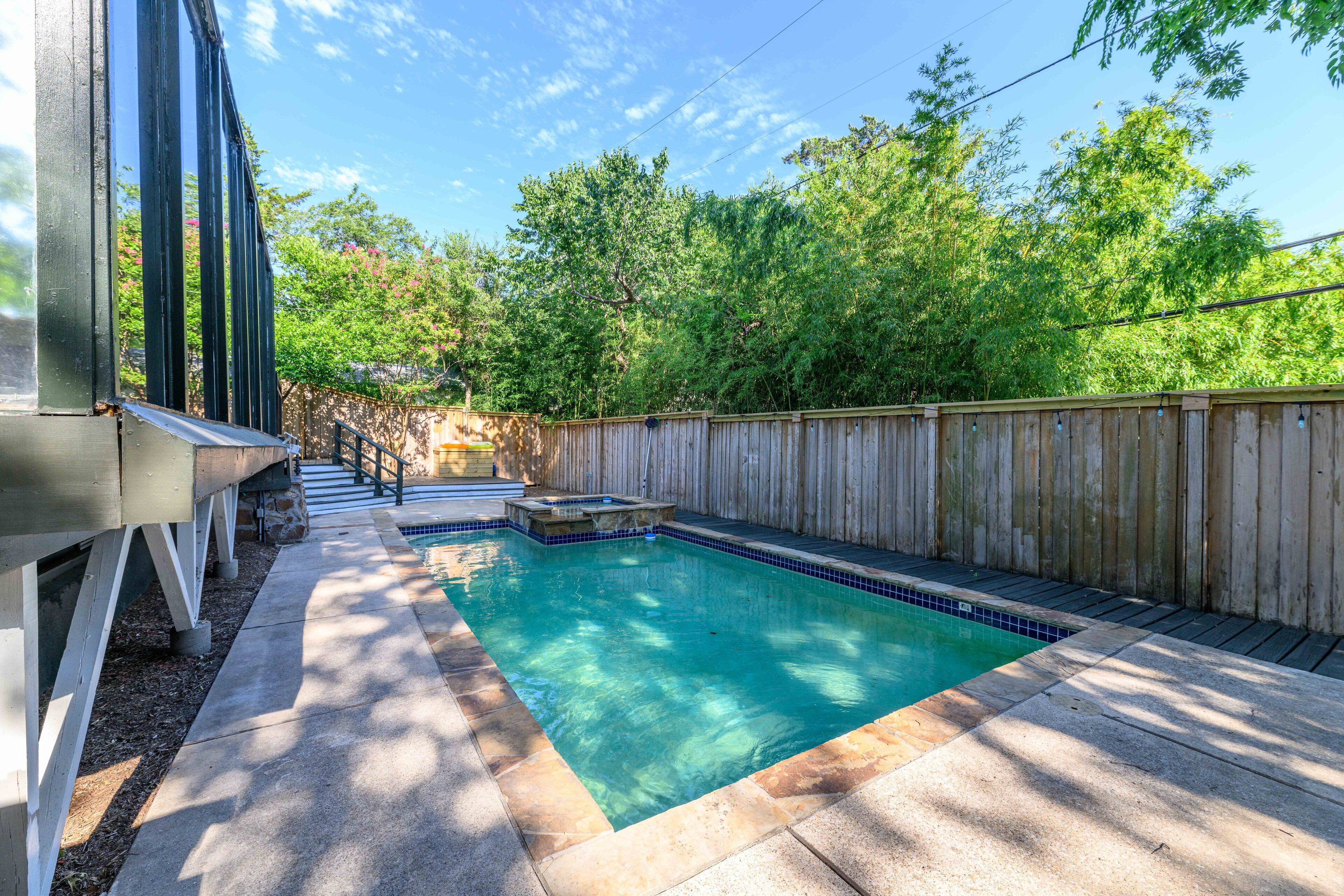 Luxurious 3 Bed Home w/ Pool in Kessler Park