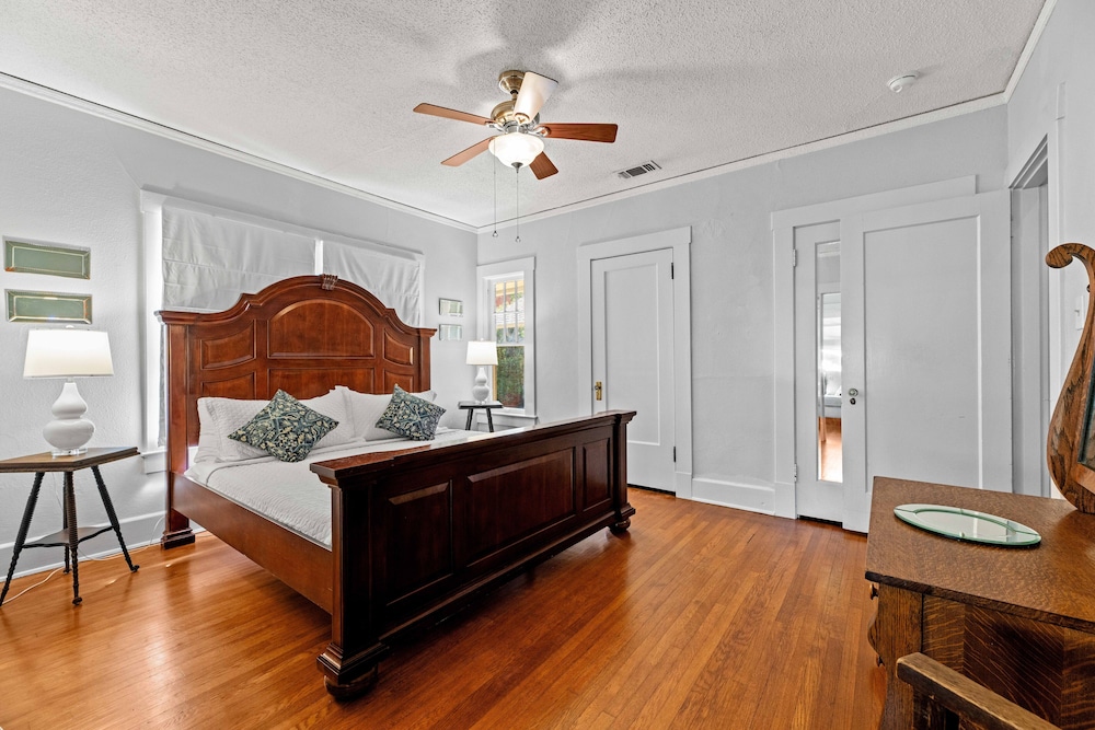 Mistletoe Heights Bungalow Fort Worth Vrbo