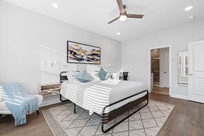 4 bedrooms, desk, free WiFi, bed sheets