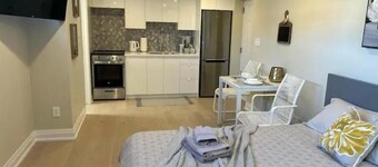 Newly Renovated LakeView Retreat