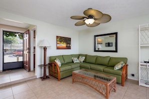 Apartment, Mehrere Betten (Keauhou Kona Surf & Racquet Club Town) | Wohnbereich