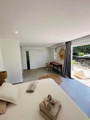 4 bedrooms, in-room safe, iron/ironing board, WiFi - Villa Tropical Heaven - Terres Basses (Collectivité de Saint-Martin)