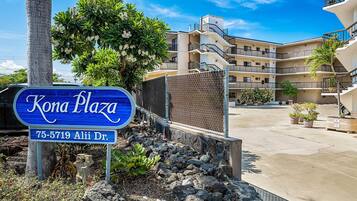 Condo, 1 Queen Bed with Sofa bed (Kona Plaza#218) | Property grounds