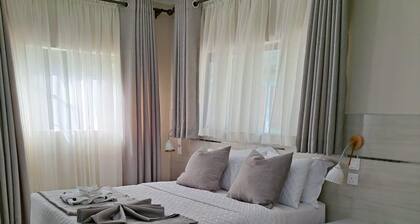 Modernly Furnished Standard Room With Queen bed - 2220