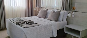 Modernly Furnished Standard Room With Queen bed - 2220