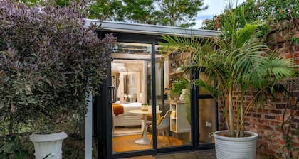 Kamuzi Exquisite Tiny Home Near Airport - 2217