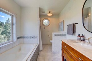 シャワー、ヘアドライヤー、タオル