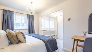 2 bedrooms, desk, iron/ironing board, travel cot
