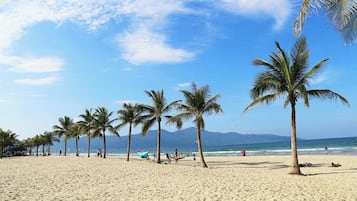 Playa en los alrededores y 15 bares en la playa