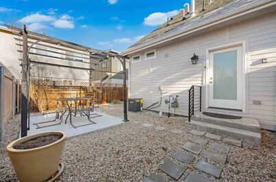 Downtown Dream: Modern Comfort