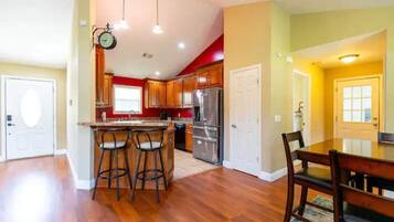 Cookware/dishes/utensils