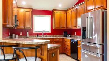 Cookware/dishes/utensils