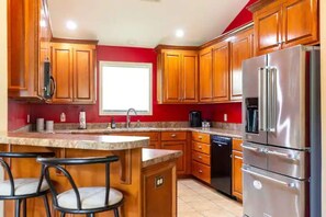 Batterie de cuisine, vaisselle et ustensiles