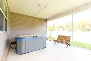 Bain à remous extérieur