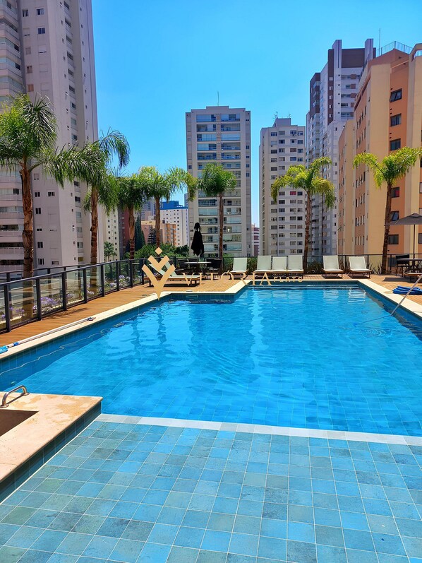 Indoor pool, outdoor pool - ELEGANCE SUÍTES FREI CANECA (São Paulo)