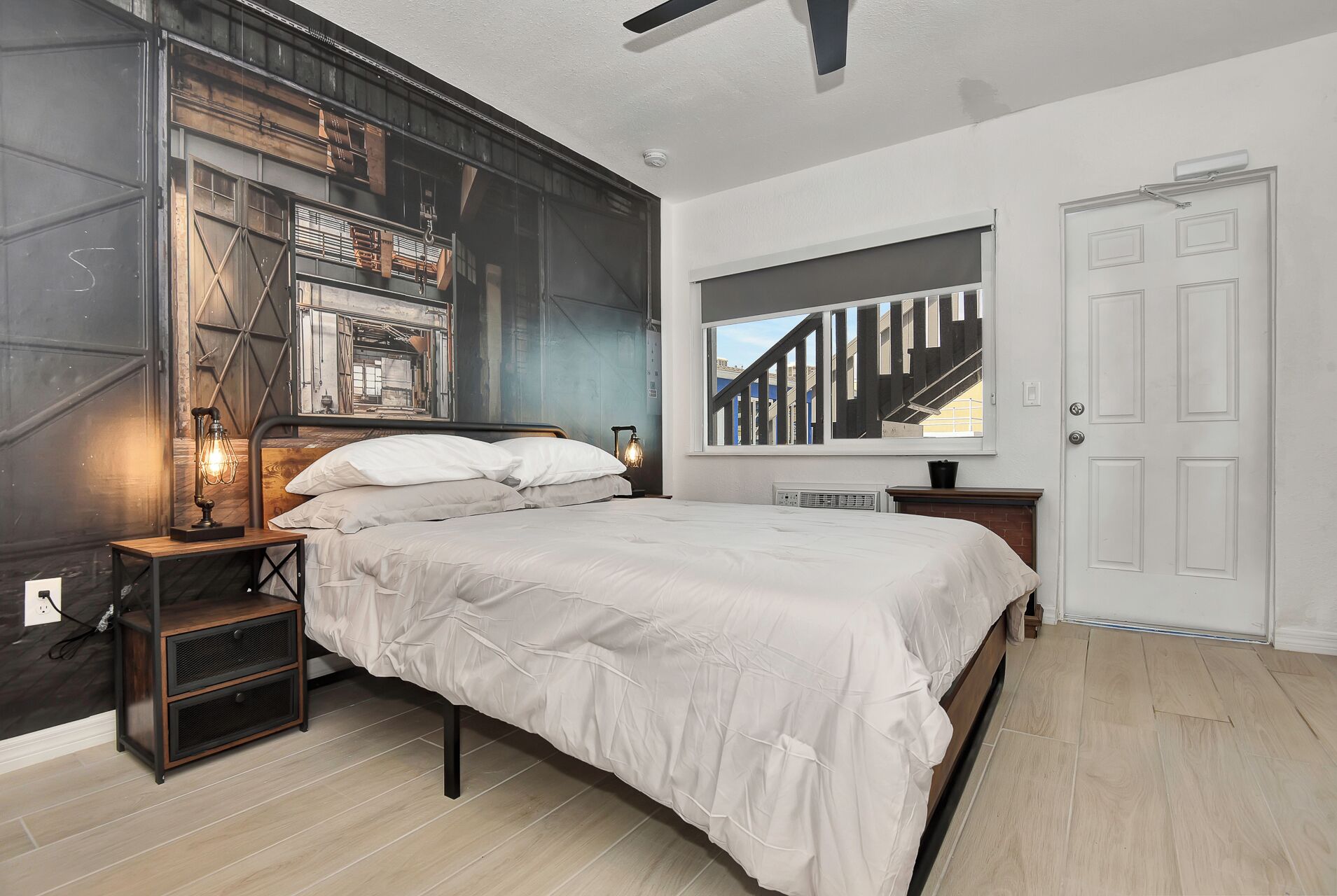 Spacious King Suite Steps to Daytona Beach