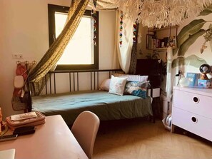 4 bedrooms, free WiFi, bed sheets