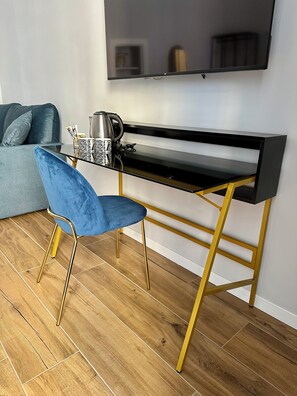 Aurora Room, Balcony, City View | Dundyner, memory foam-senger, minibar og individuelt innredet