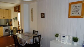 Dining - 350m from ski slopes, 1st floor, balcony, tv, 43m², Les Gets (Les Gets)