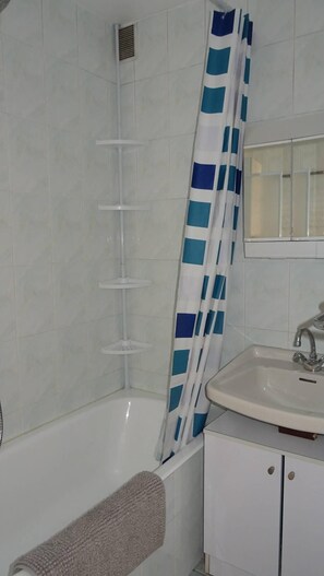 Bathroom - 150m from resort center, 1st floor, balcony, tv, 43m², Les Gets (Les Gets)