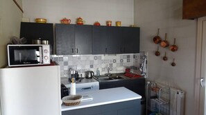 Private kitchen - 350m from ski slopes, 3rd floor, balcony, fireplace or stove, tv, 70m², Les Gets (Les Gets)