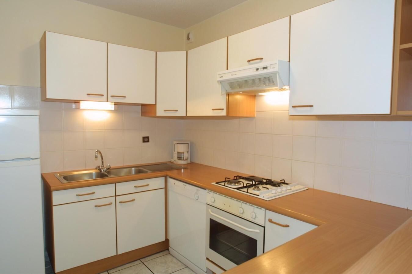 Kühlschrank, Mikrowelle, Ofen, Geschirrspüler