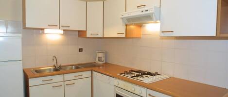 Fridge, microwave, oven, dishwasher