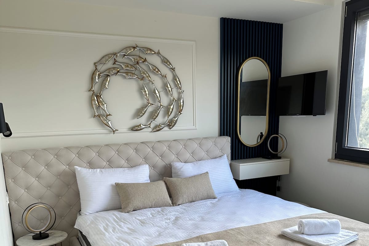 3 habitaciones, ropa de cama de alta calidad y cubrecamas