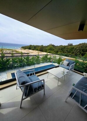 Superior Apartment, 2 Bedrooms, Private Pool, Sea View | Living area | 51-inch Smart TV with satellite channels - Zados Luxury Residence (Zadar)