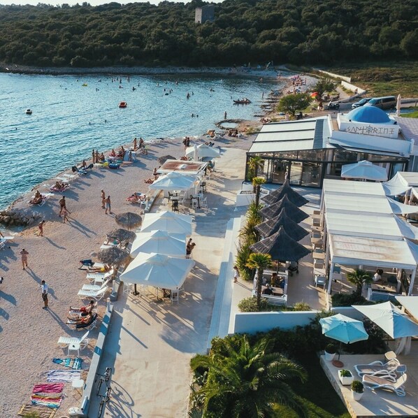 On the beach, beach bar - Zados Luxury Residence (Zadar)