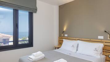 3 bedrooms, Egyptian cotton sheets, premium bedding, pillow-top beds