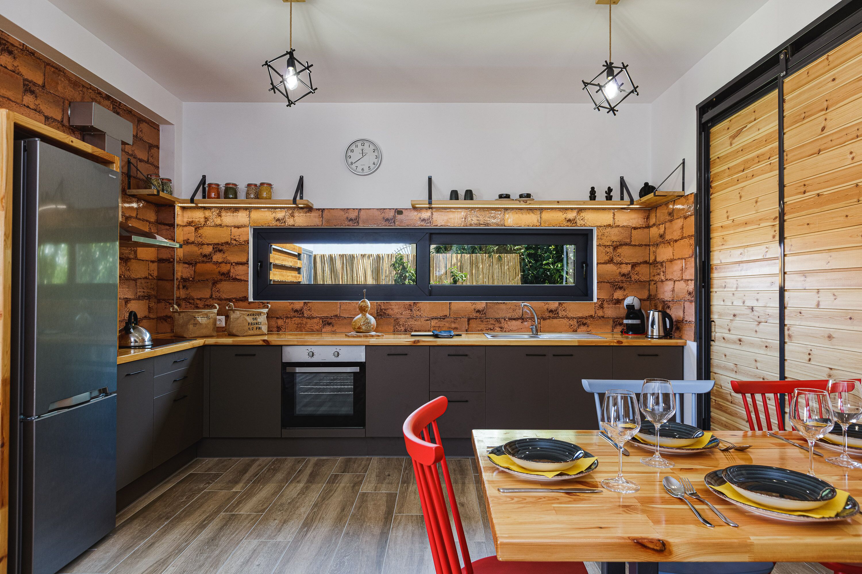 Villa Executive | Eget kök | Kylskåp, mikrovågsugn, ugn och spishäll