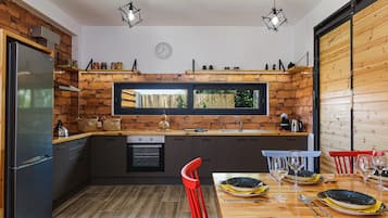 Executive Villa | Private kitchen | Fridge, microwave, oven, stovetop