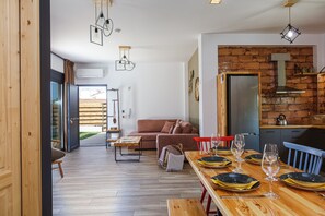 Executive-Villa | Wohnbereich | 40-Zoll-Smart-TV mit Digitalempfang