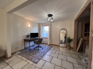 Interior - Cozy home near Lake Michigan with Smart TVs, fast Wi-Fi, and rustic charm. (Michigan City)