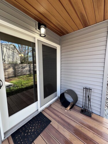 Cozy home near Lake Michigan with Smart TVs, fast Wi-Fi, and rustic charm.