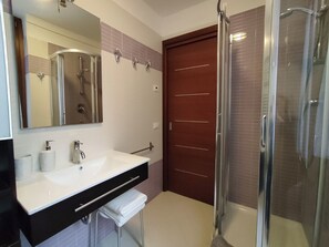 Shower, free toiletries, hair dryer, towels