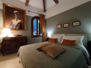 2 bedrooms, iron/ironing board, free WiFi, bed sheets - Serenissima - memorable family-friendly stay by Piazza San Marco (Venice)