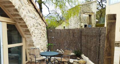 Domaine de ServiĂšres - GĂźte le Studio sur Site Natura 2000 et Animaux de Ferme