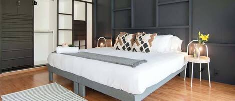 4 bedrooms, iron/ironing board, WiFi, bed sheets