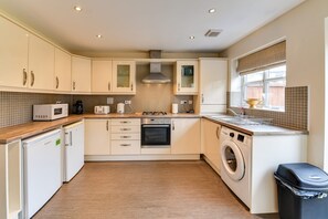 House | Private kitchen | Fridge, microwave, oven, stovetop - Charming 2-bed House in Middleton Manchester (Manchester)