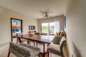 Dining - Gated Escape | Pool | Gym | Near Shops & Cinema (Playa del Carmen)