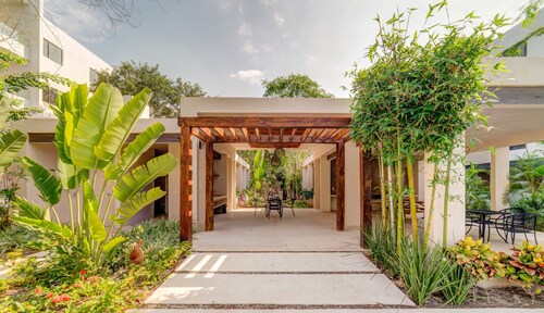 Gated Escape | Pool | Gym | Near Shops & Cinema