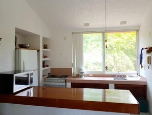Geladeira, micro-ondas, fogão, cooktop