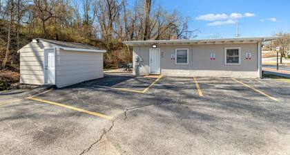 Honky Tonk Hideaway | 2BR Near Historic Main St